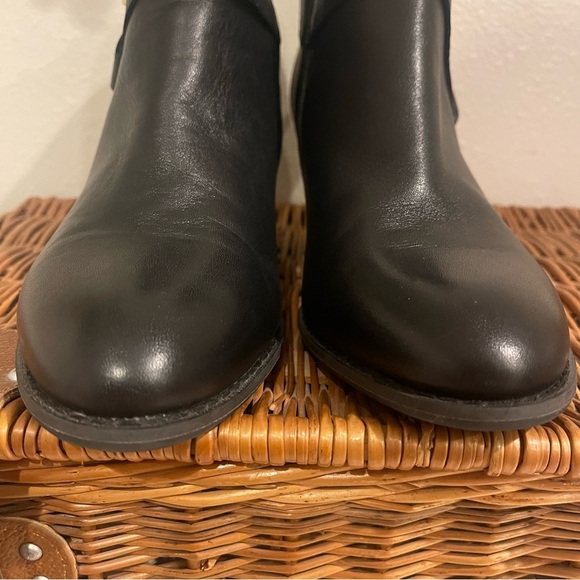 Vionic Womens Trinity Ankle Black Leather Heel Bootie Size 9.5 US Arch Support - Picture 4 of 9